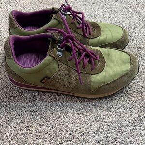 Teva highside ‘84 retro shoes size 9